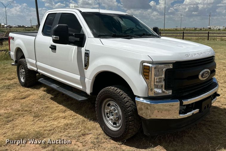 image for item KM9832 2019 Ford F250 Super Duty  SuperCab pickup truck