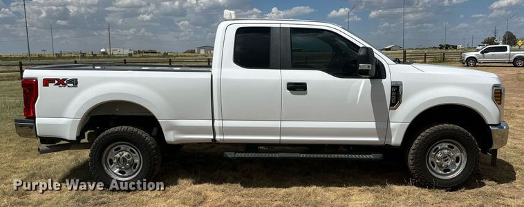 image for item KM9832 2019 Ford F250 Super Duty  SuperCab pickup truck