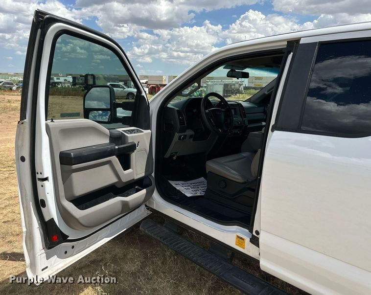 image for item KM9832 2019 Ford F250 Super Duty  SuperCab pickup truck