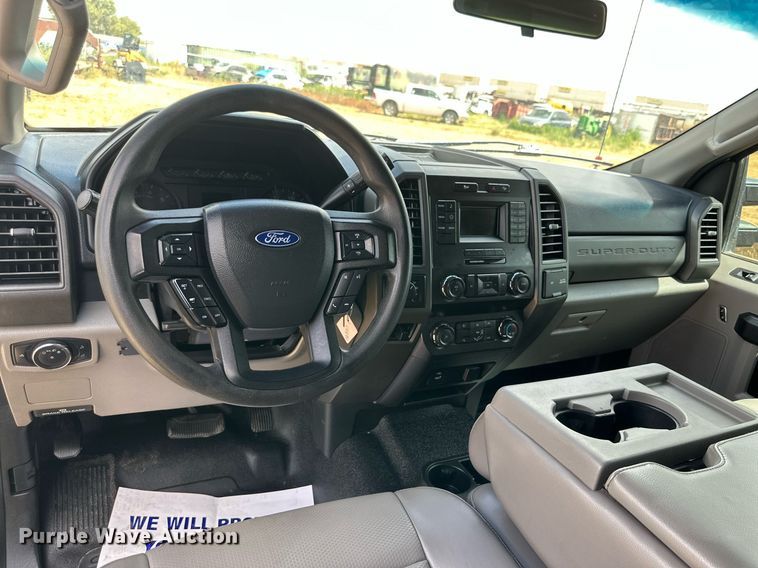 image for item KM9832 2019 Ford F250 Super Duty  SuperCab pickup truck