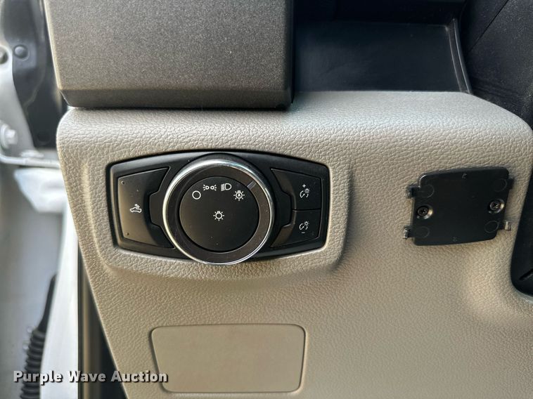 image for item KM9832 2019 Ford F250 Super Duty  SuperCab pickup truck