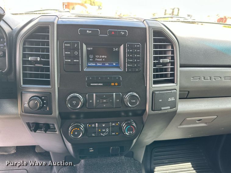 image for item KM9832 2019 Ford F250 Super Duty  SuperCab pickup truck