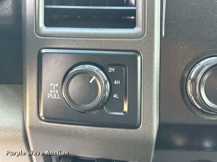 image for item KM9832 2019 Ford F250 Super Duty  SuperCab pickup truck