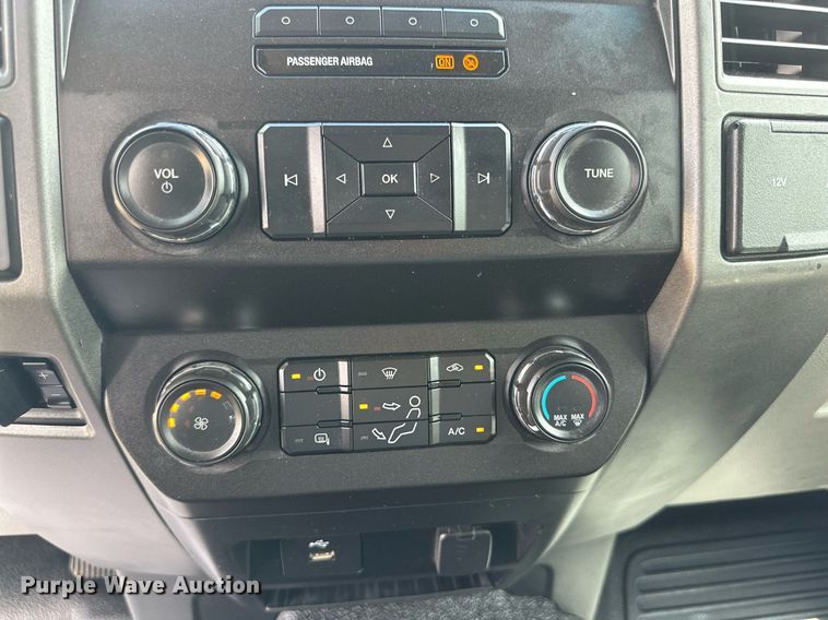 image for item KM9832 2019 Ford F250 Super Duty  SuperCab pickup truck