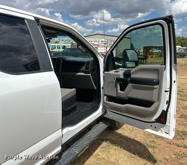 image for item KM9832 2019 Ford F250 Super Duty  SuperCab pickup truck