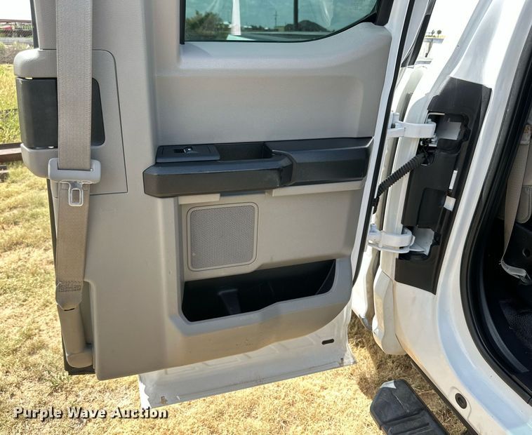 image for item KM9832 2019 Ford F250 Super Duty  SuperCab pickup truck