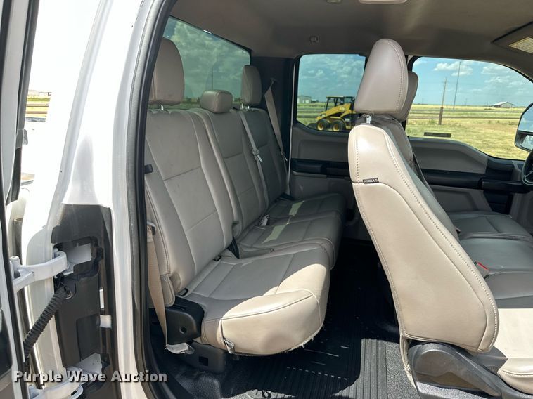 image for item KM9832 2019 Ford F250 Super Duty  SuperCab pickup truck