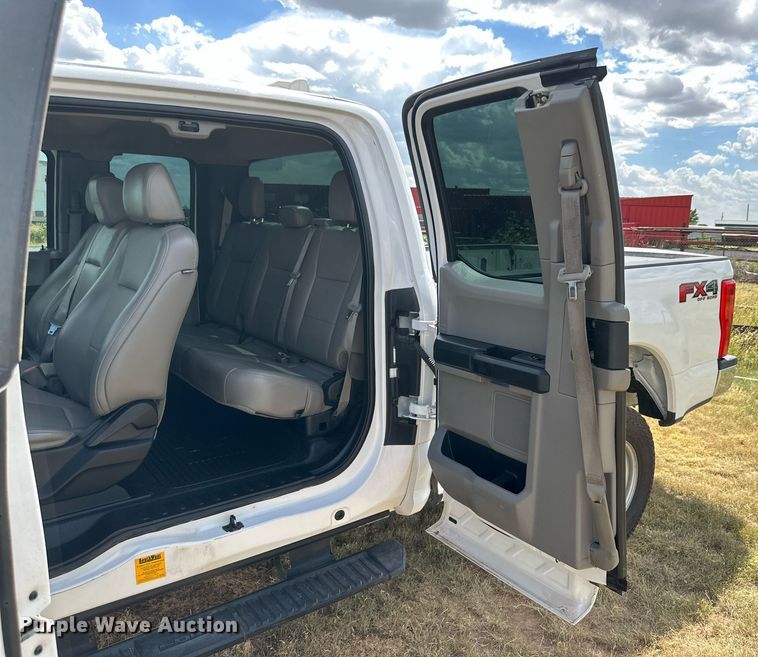 image for item KM9832 2019 Ford F250 Super Duty  SuperCab pickup truck