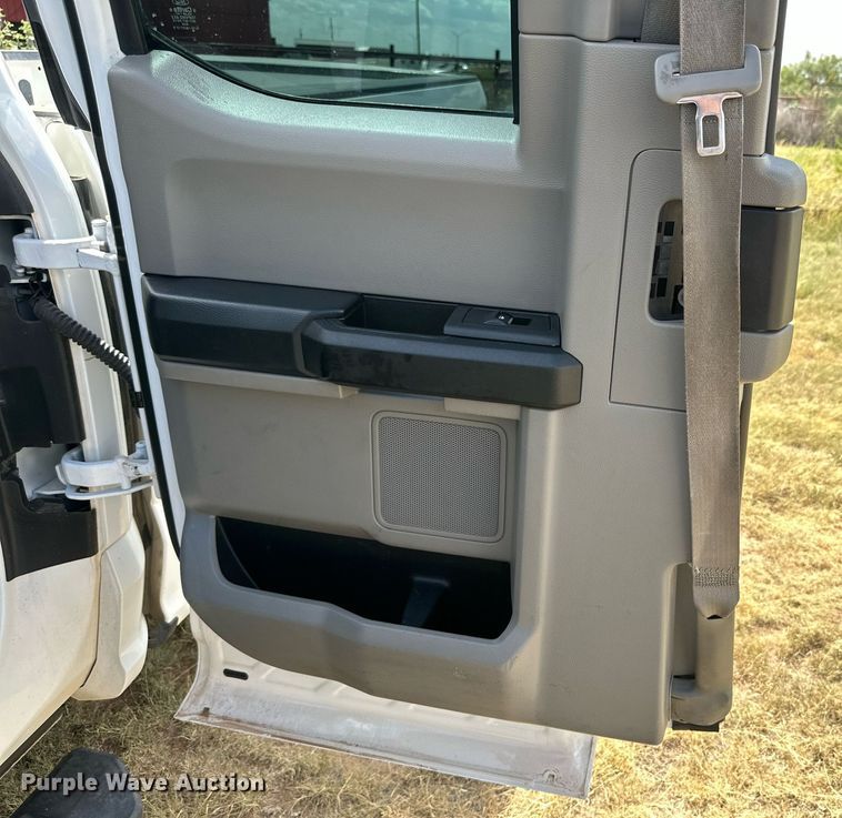 image for item KM9832 2019 Ford F250 Super Duty  SuperCab pickup truck