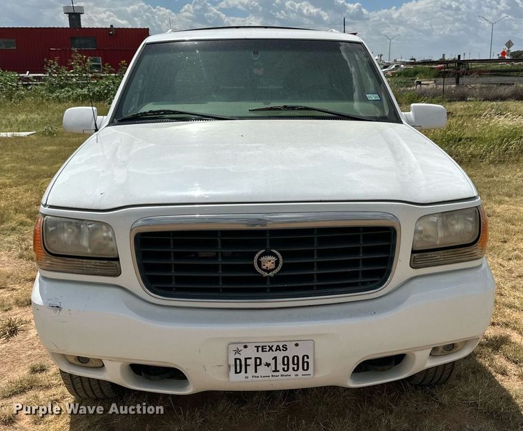 image for item KM9833 2000 Cadillac Escalade  SUV