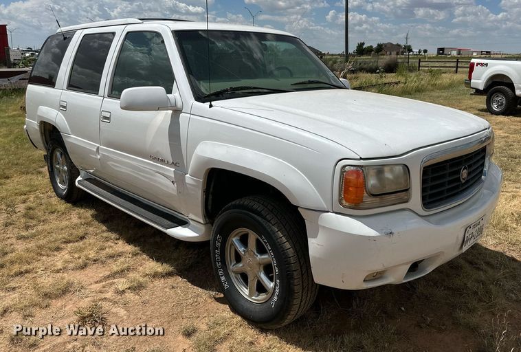 image for item KM9833 2000 Cadillac Escalade  SUV