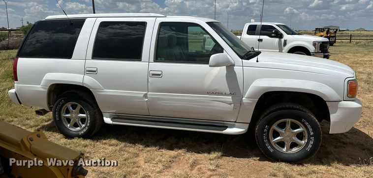 image for item KM9833 2000 Cadillac Escalade  SUV