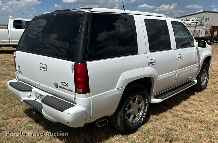 image for item KM9833 2000 Cadillac Escalade  SUV