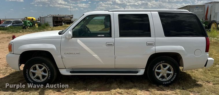image for item KM9833 2000 Cadillac Escalade  SUV