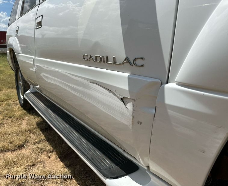 image for item KM9833 2000 Cadillac Escalade  SUV