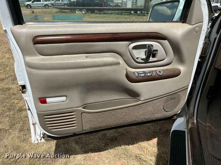 image for item KM9833 2000 Cadillac Escalade  SUV