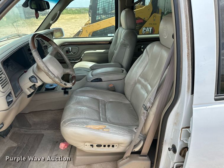 image for item KM9833 2000 Cadillac Escalade  SUV