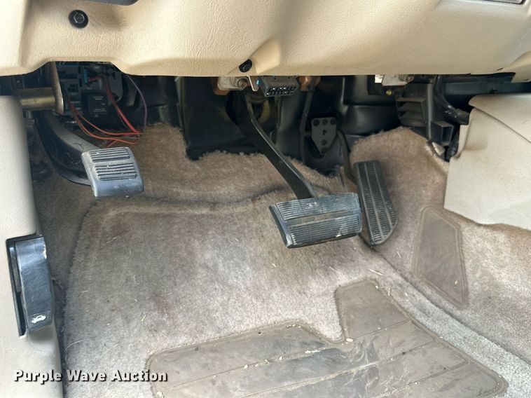 image for item KM9833 2000 Cadillac Escalade  SUV