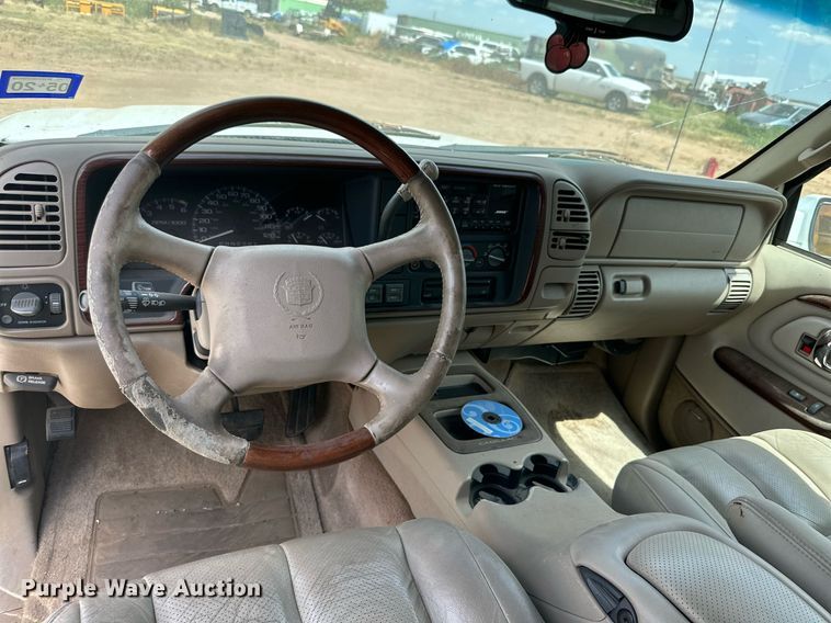 image for item KM9833 2000 Cadillac Escalade  SUV