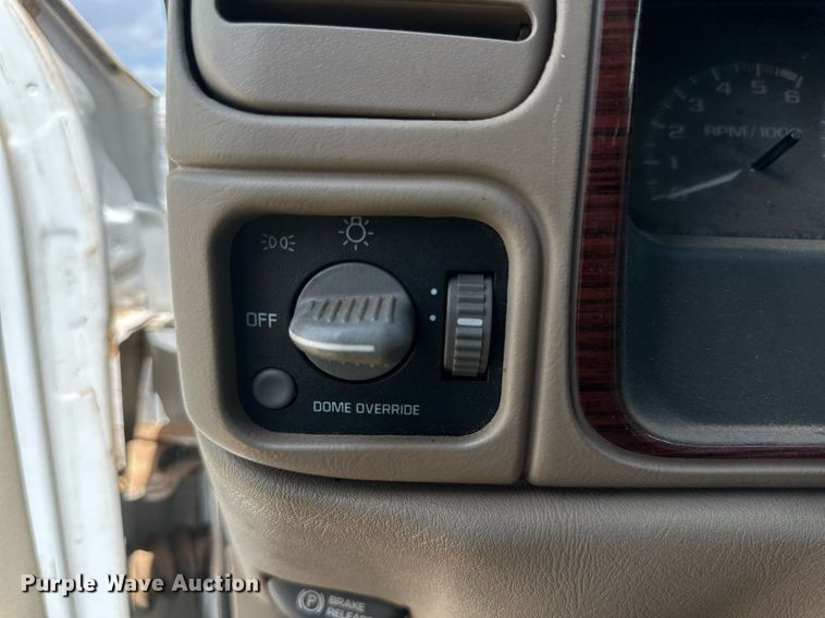 image for item KM9833 2000 Cadillac Escalade  SUV