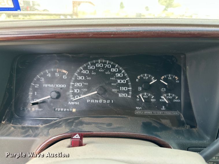 image for item KM9833 2000 Cadillac Escalade  SUV