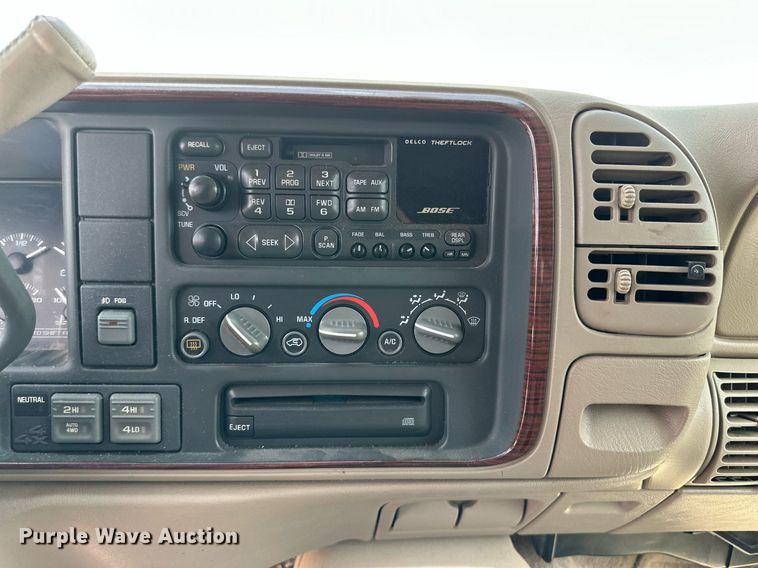 image for item KM9833 2000 Cadillac Escalade  SUV