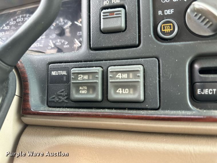 image for item KM9833 2000 Cadillac Escalade  SUV