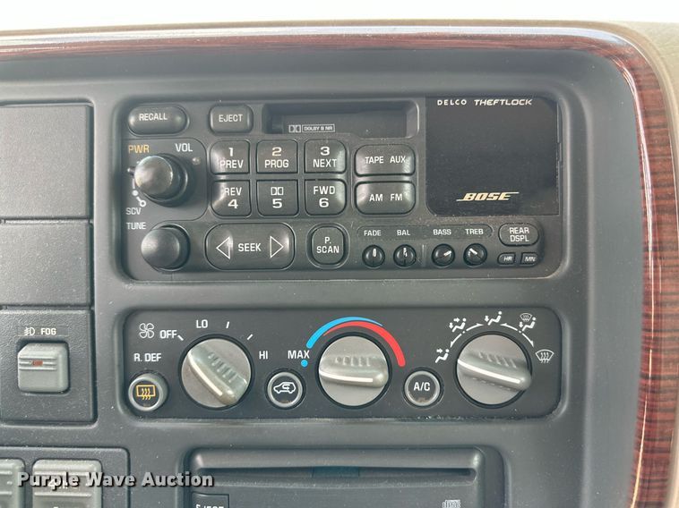 image for item KM9833 2000 Cadillac Escalade  SUV