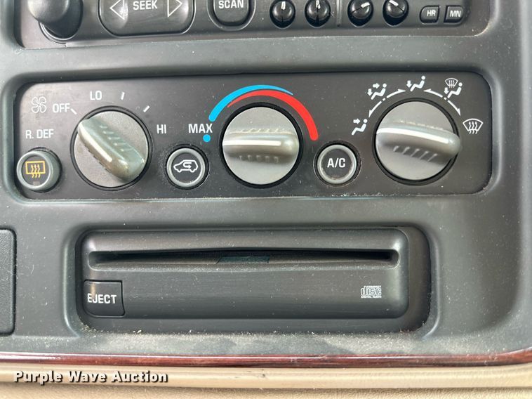 image for item KM9833 2000 Cadillac Escalade  SUV