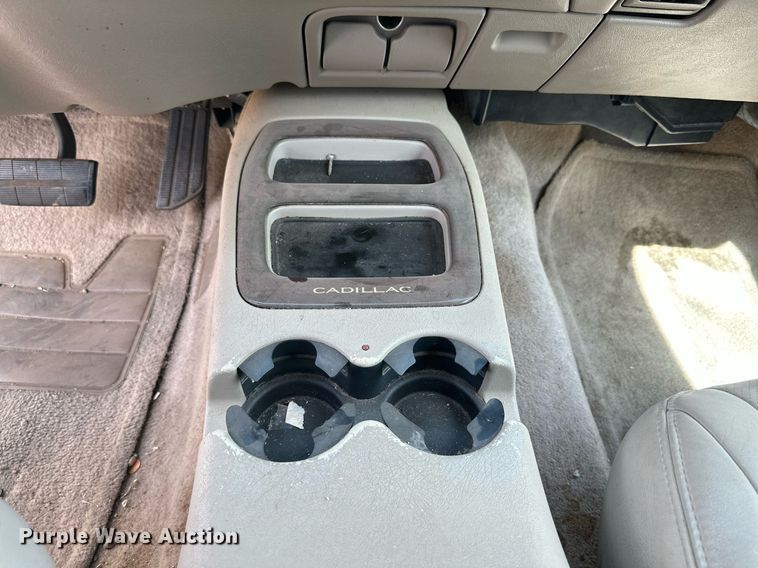 image for item KM9833 2000 Cadillac Escalade  SUV