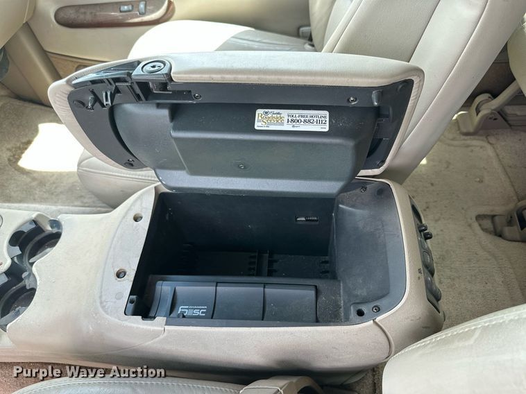 image for item KM9833 2000 Cadillac Escalade  SUV