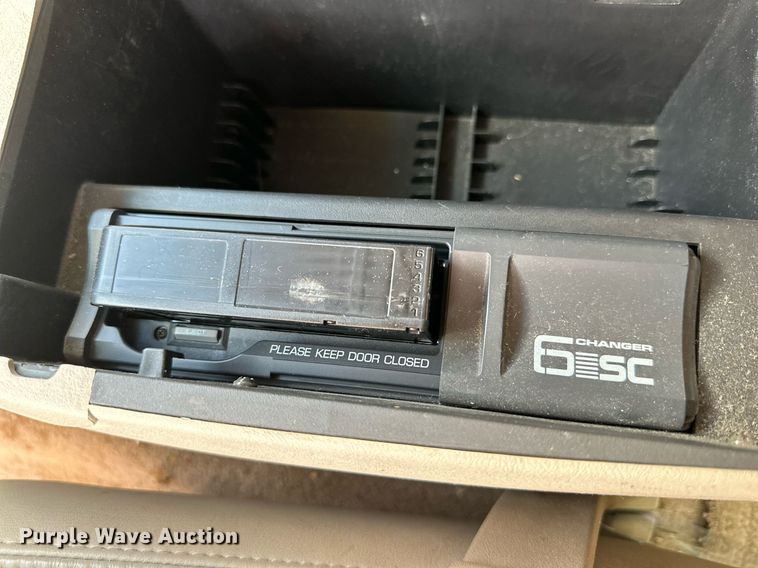 image for item KM9833 2000 Cadillac Escalade  SUV