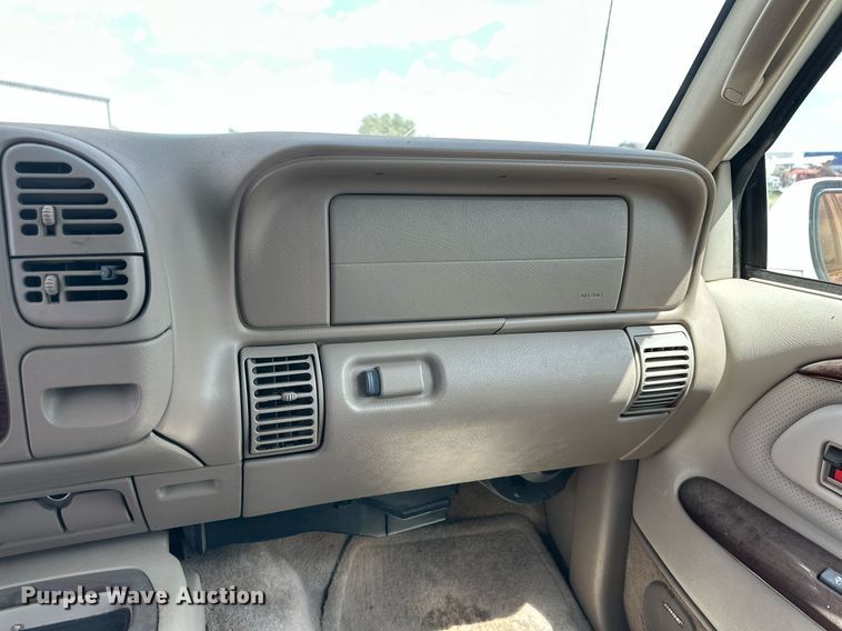 image for item KM9833 2000 Cadillac Escalade  SUV