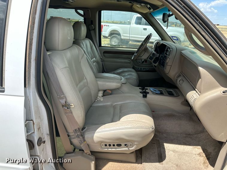 image for item KM9833 2000 Cadillac Escalade  SUV