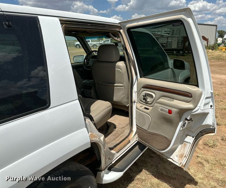 image for item KM9833 2000 Cadillac Escalade  SUV