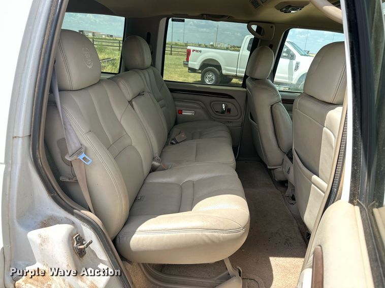 image for item KM9833 2000 Cadillac Escalade  SUV