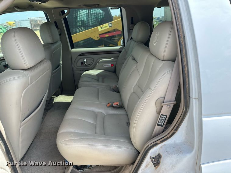 image for item KM9833 2000 Cadillac Escalade  SUV