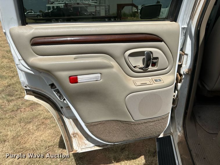 image for item KM9833 2000 Cadillac Escalade  SUV