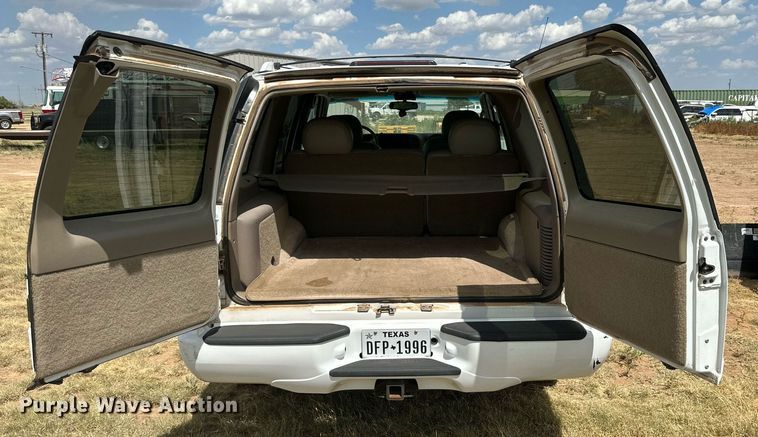 image for item KM9833 2000 Cadillac Escalade  SUV