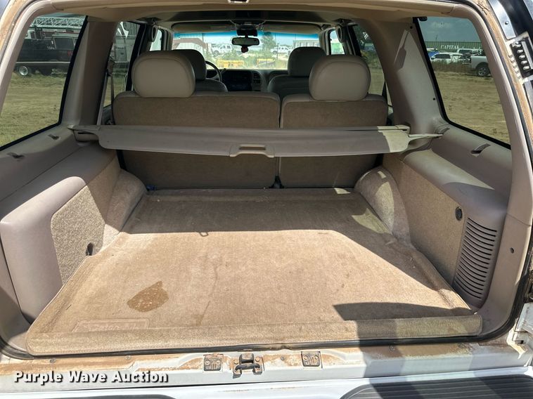 image for item KM9833 2000 Cadillac Escalade  SUV