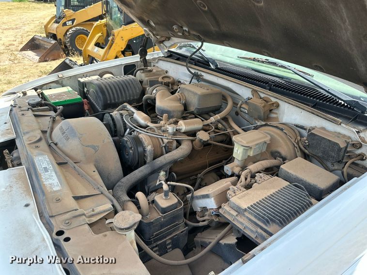 image for item KM9833 2000 Cadillac Escalade  SUV