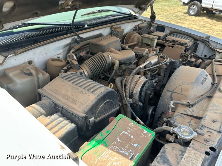 image for item KM9833 2000 Cadillac Escalade  SUV