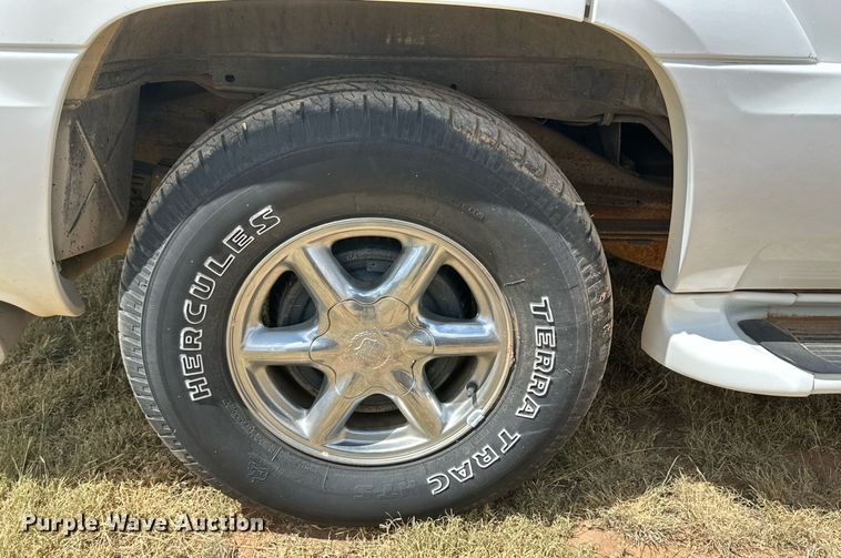 image for item KM9833 2000 Cadillac Escalade  SUV