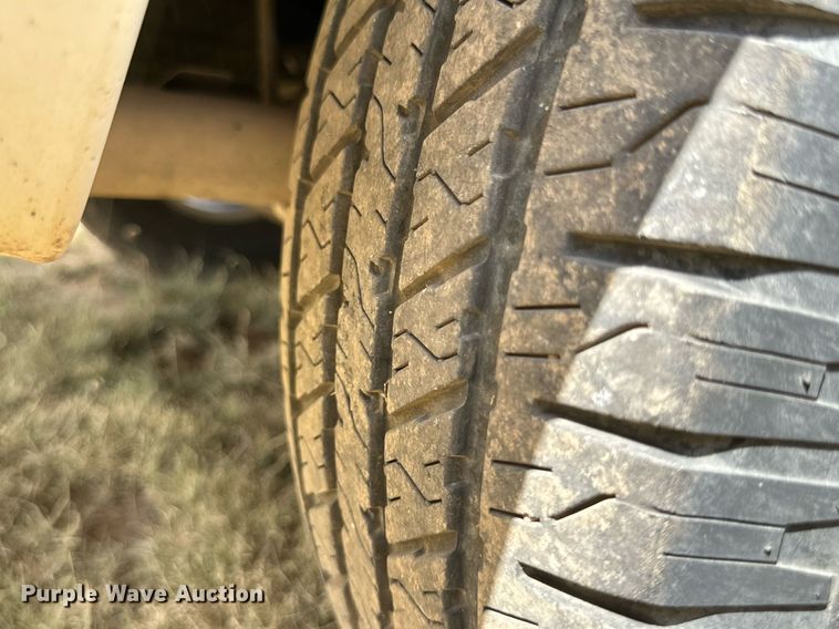 image for item KM9833 2000 Cadillac Escalade  SUV