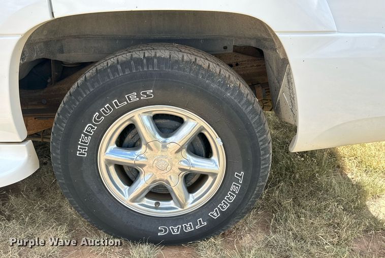 image for item KM9833 2000 Cadillac Escalade  SUV