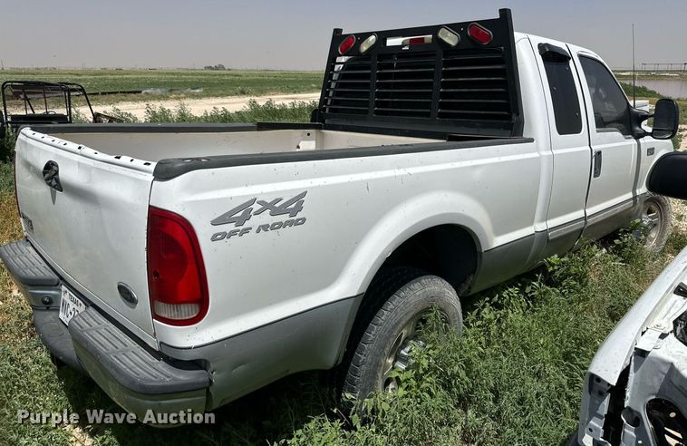 image for item KM9889 2002  Ford F250 Super Duty XLT  SuperCab pickup truck