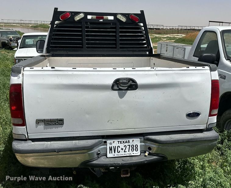 image for item KM9889 2002  Ford F250 Super Duty XLT  SuperCab pickup truck