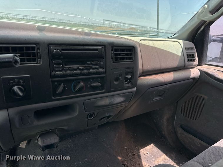 image for item KM9889 2002  Ford F250 Super Duty XLT  SuperCab pickup truck