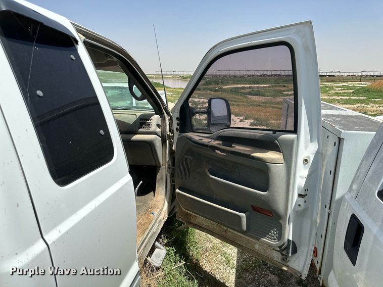 image for item KM9889 2002  Ford F250 Super Duty XLT  SuperCab pickup truck