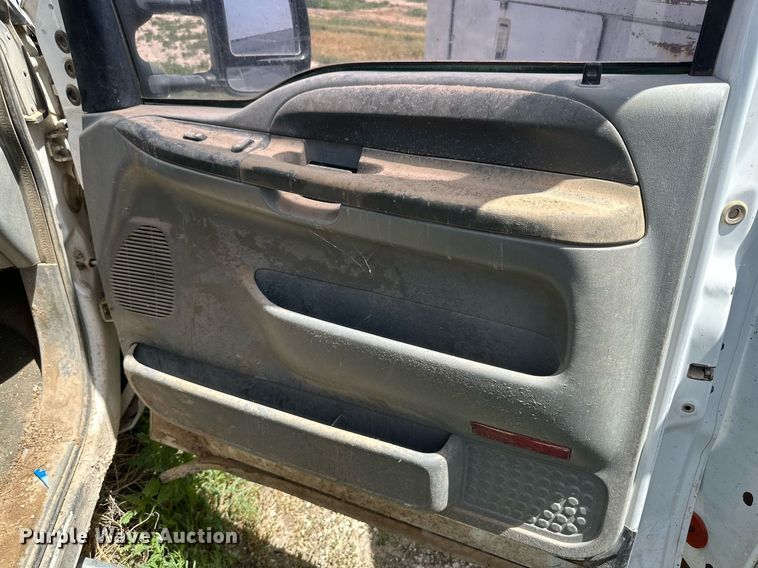 image for item KM9889 2002  Ford F250 Super Duty XLT  SuperCab pickup truck